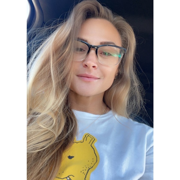 Meet your Posher, Ashley. - Picture 1 of 7